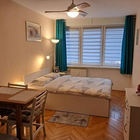 Appartement "Sady Flat" à Varsovie Extérieur photo