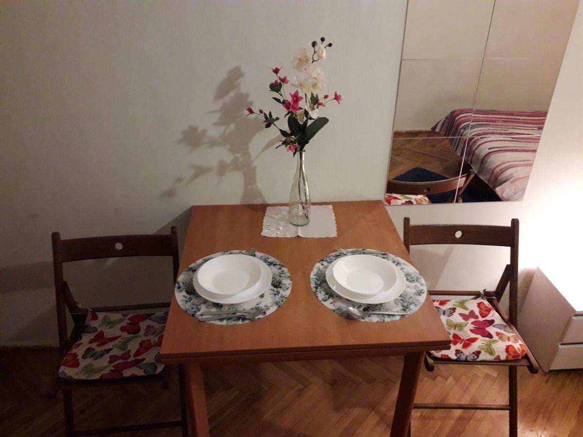 Appartement "Sady Flat" à Varsovie Extérieur photo